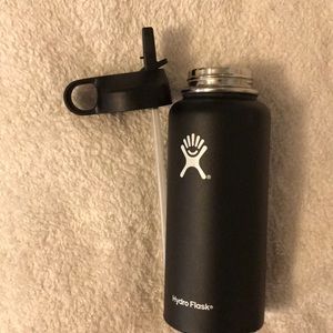 32 OZ hydroflask black with straw cap